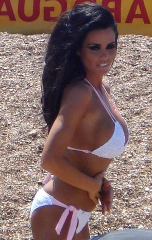 16P Katie Price Jordan showing nice big tits and masturbate in car