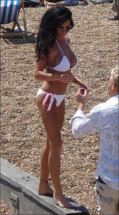 16P Katie Price Jordan showing nice big tits and masturbate in car