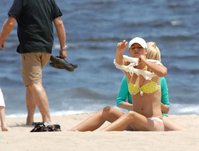 16P Celeb Maria Sharapova hot camel toe and sexy ass