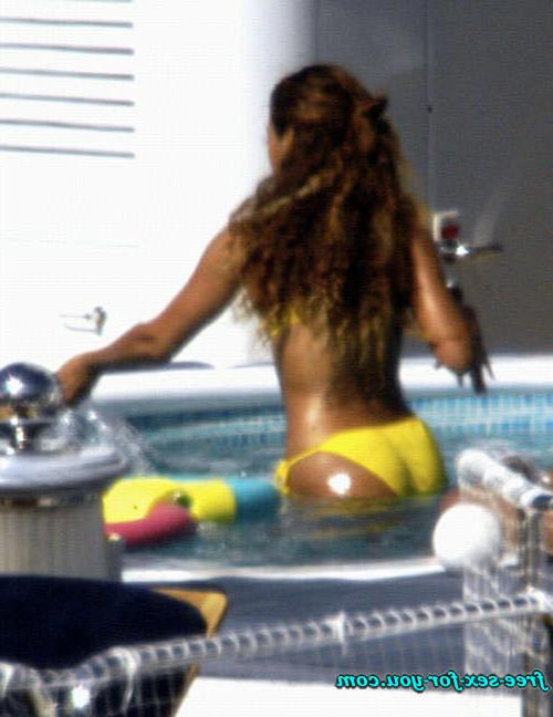 16P Beyonce Knowles show great ass and look sexy in yellow bikini