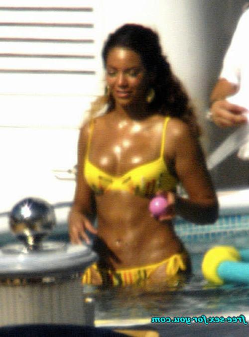 16P Beyonce Knowles show great ass and look sexy in yellow bikini