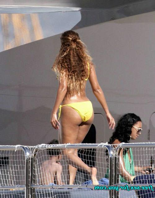 16P Beyonce Knowles show great ass and look sexy in yellow bikini