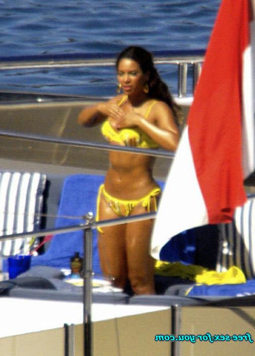 16P Beyonce Knowles show great ass and look sexy in yellow bikini