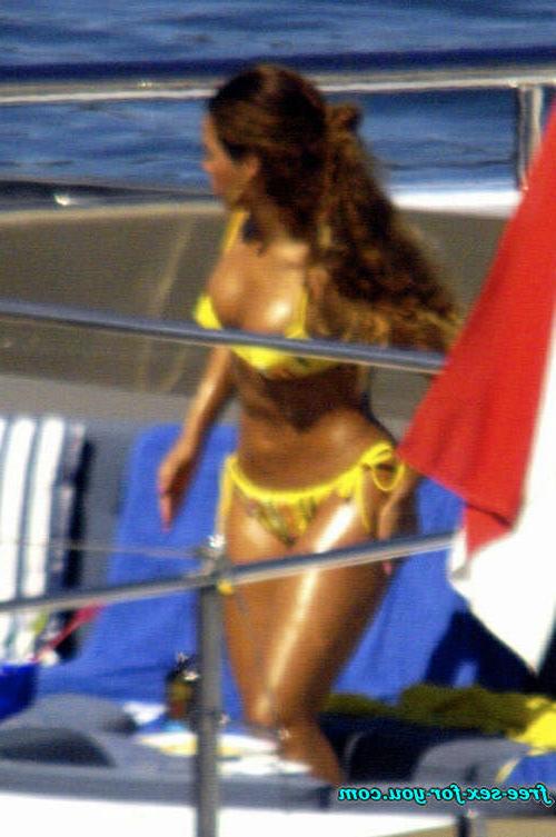 16P Beyonce Knowles show great ass and look sexy in yellow bikini