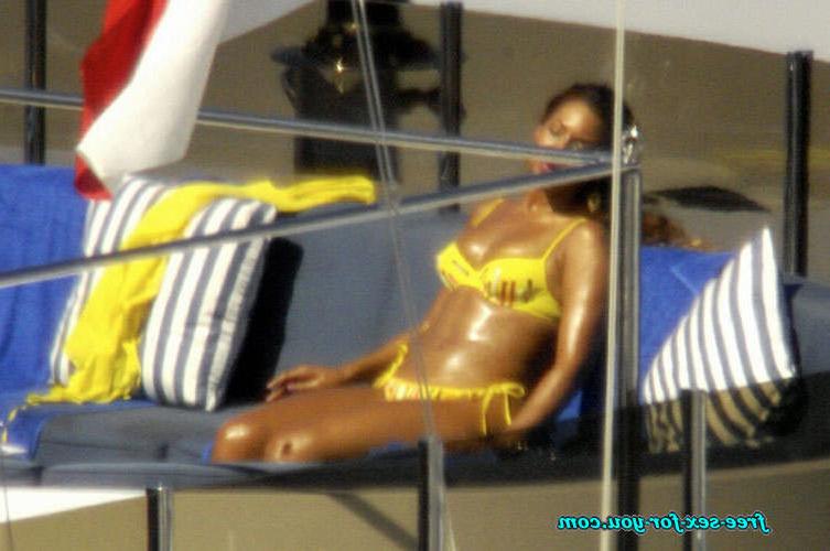 16P Beyonce Knowles show great ass and look sexy in yellow bikini