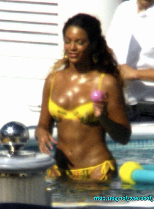 16P Beyonce Knowles show great ass and look sexy in yellow bikini