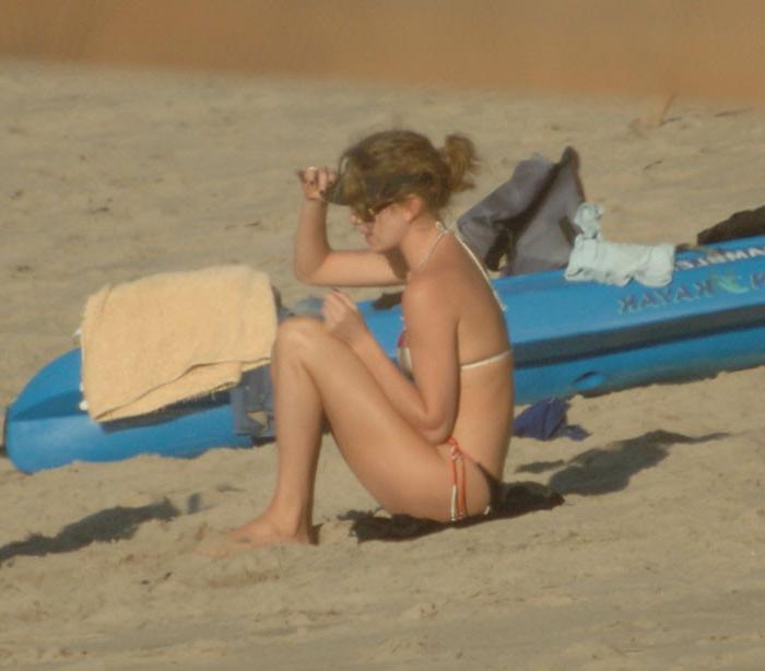 16P Charlize Theron show hairy pussy and beach paparazzi pictures