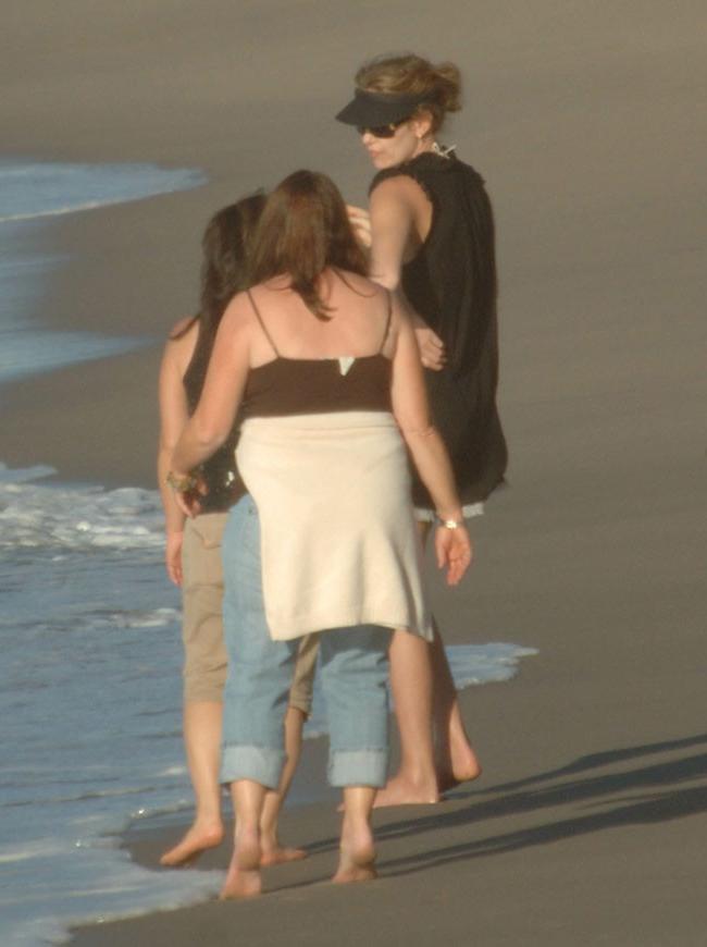 16P Charlize Theron show hairy pussy and beach paparazzi pictures