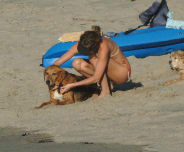 16P Charlize Theron show hairy pussy and beach paparazzi pictures