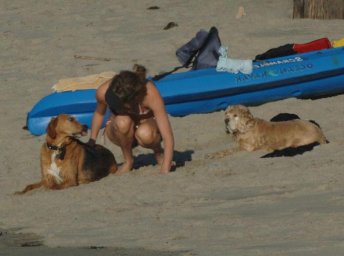 16P Charlize Theron show hairy pussy and beach paparazzi pictures
