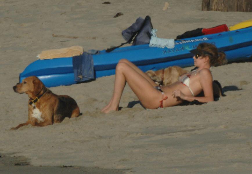 16P Charlize Theron show hairy pussy and beach paparazzi pictures