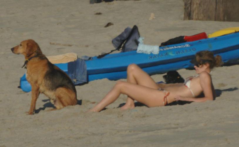 16P Charlize Theron show hairy pussy and beach paparazzi pictures
