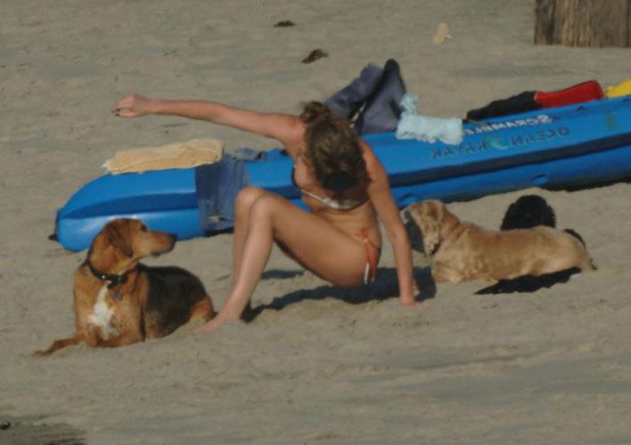 16P Charlize Theron show hairy pussy and beach paparazzi pictures