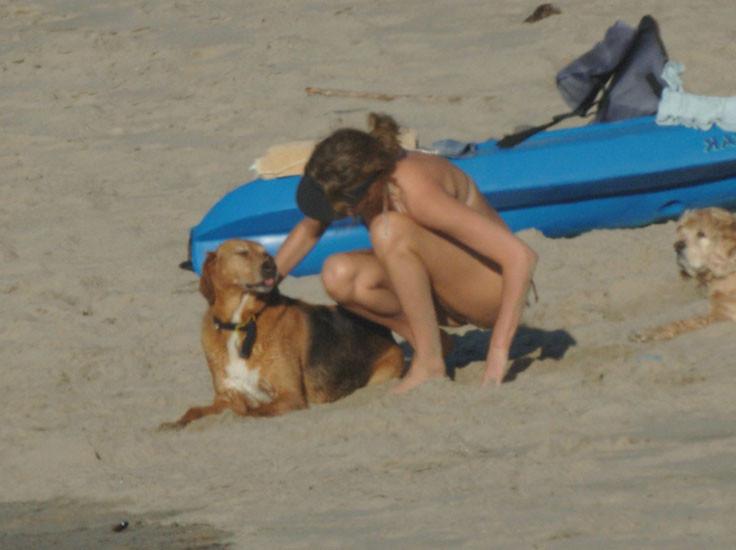 16P Charlize Theron show hairy pussy and beach paparazzi pictures
