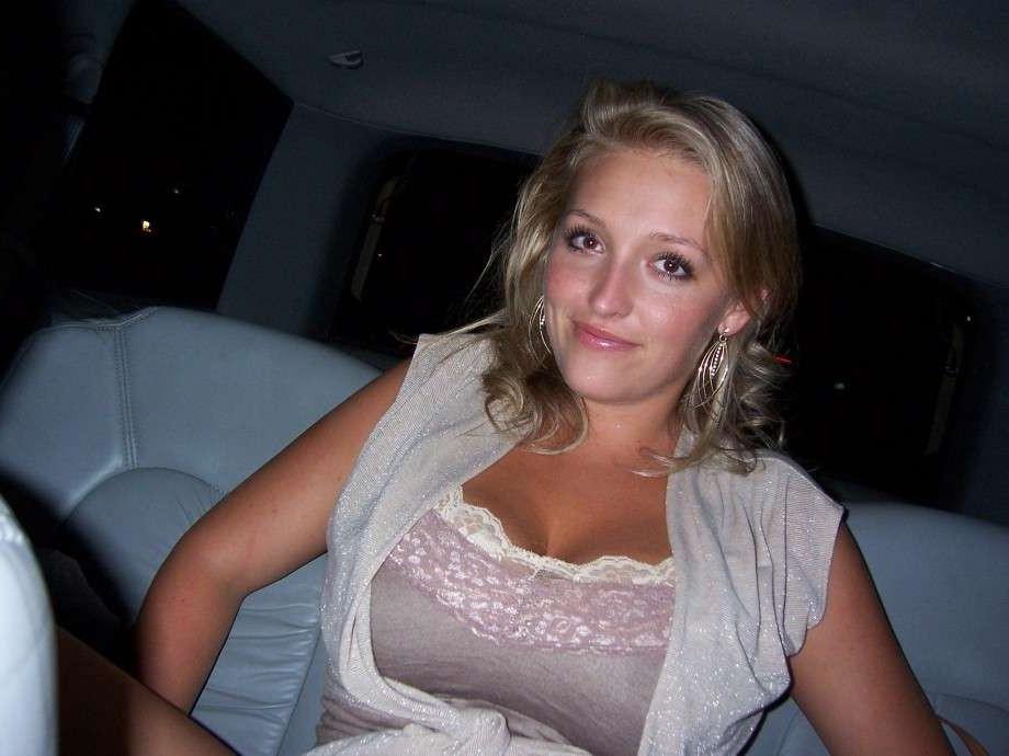 15P Photos of a wild wife who got naughty in the car