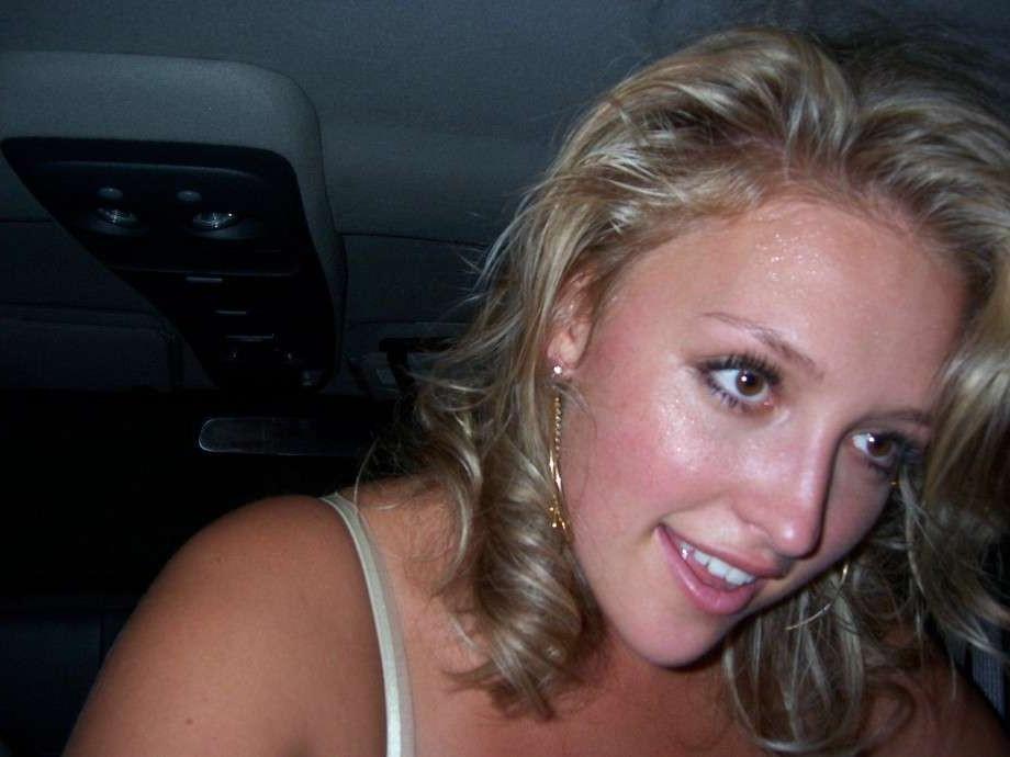 15P Photos of a wild wife who got naughty in the car