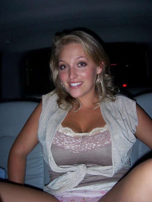 15P Photos of a wild wife who got naughty in the car