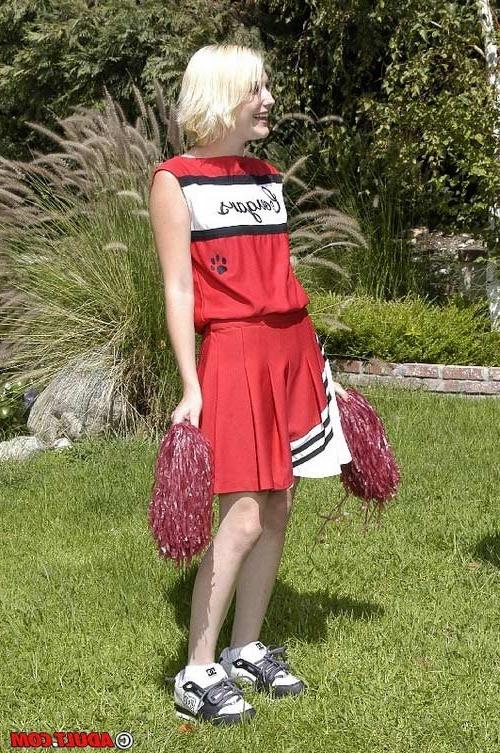 17P Cute blonde cheerleader showing her best skills at the audition
