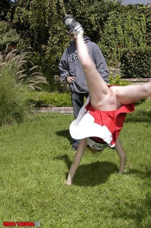 17P Cute blonde cheerleader showing her best skills at the audition