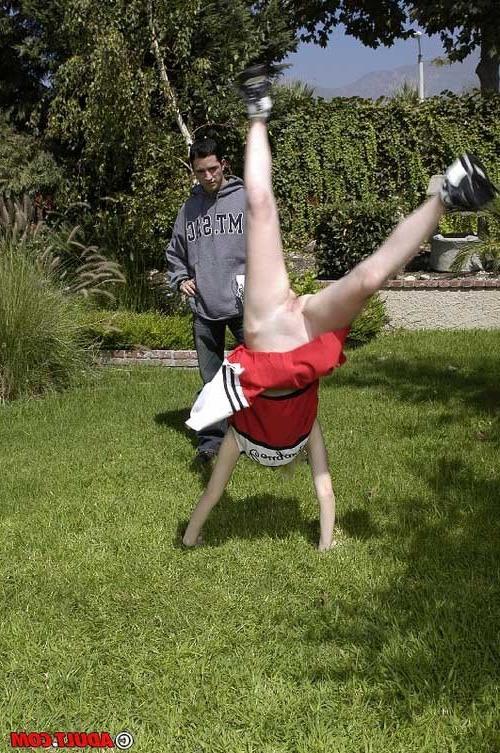 17P Cute blonde cheerleader showing her skills on audition