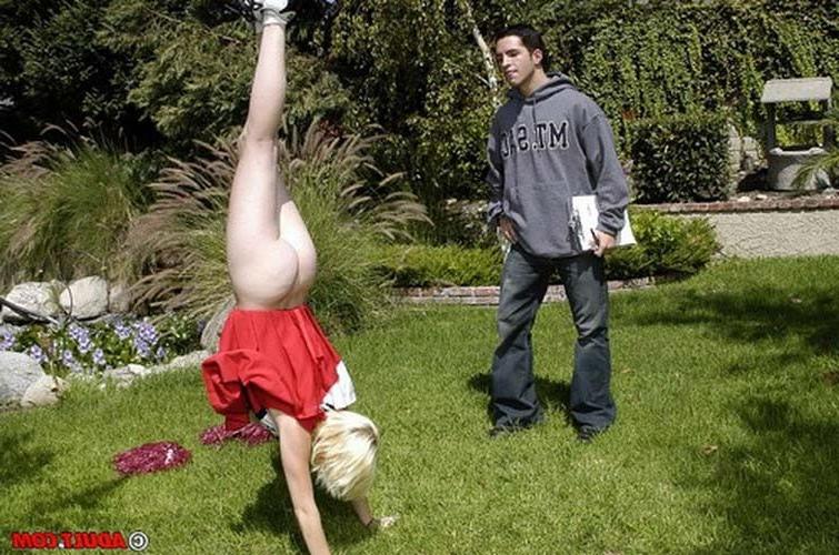 17P Cute blonde cheerleader showing her skills on audition