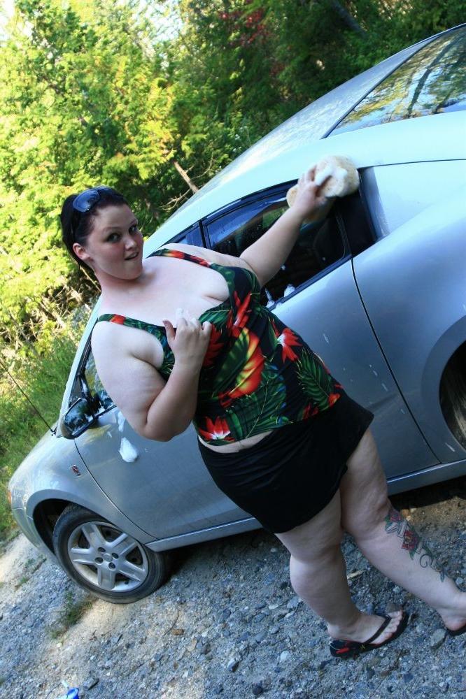 12P Milla monroe car outside action