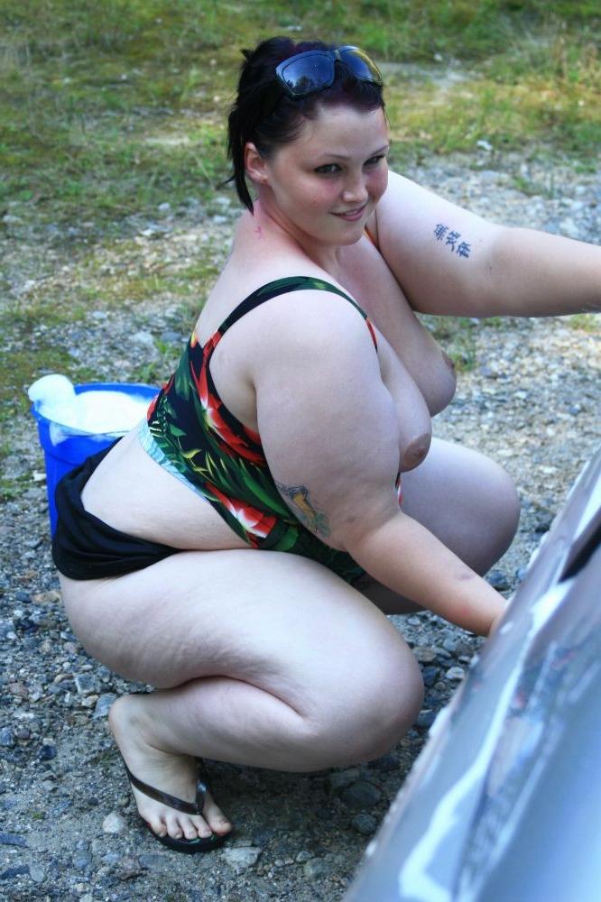 12P Milla monroe car outside action