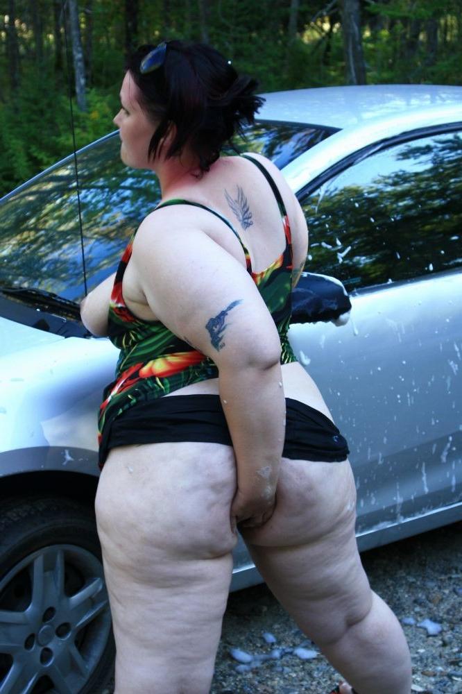 12P Milla monroe car outside action