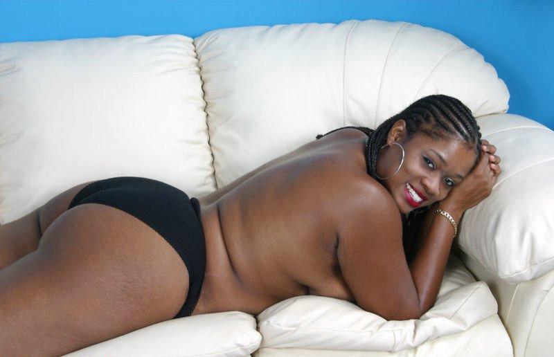 15P Ebony fattie spreading on the couch