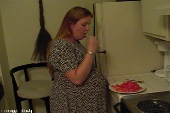 16P Big pregnant belly babe