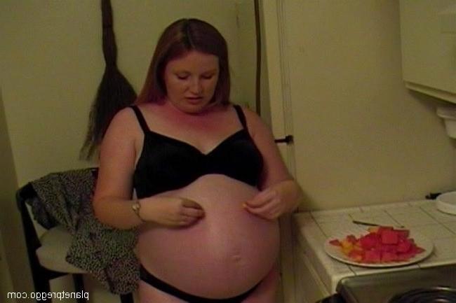 16P Big pregnant belly babe