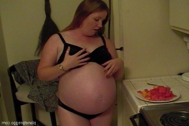 16P Big pregnant belly babe