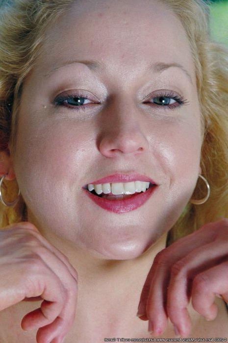 16P Big Tits Mature Plumper Bends Over Sticks Out Her Ass