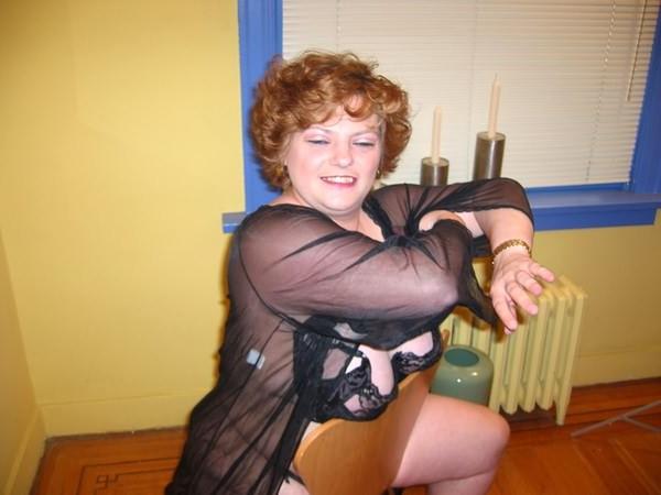 20P Redhead old plumper huge belly and tits posing