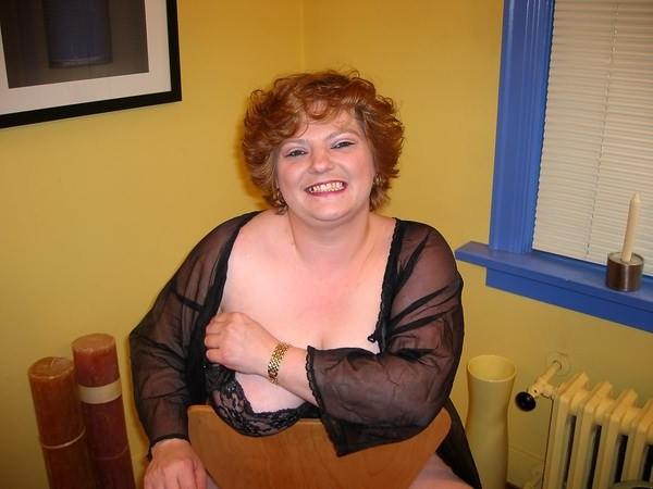20P Redhead old plumper huge belly and tits posing