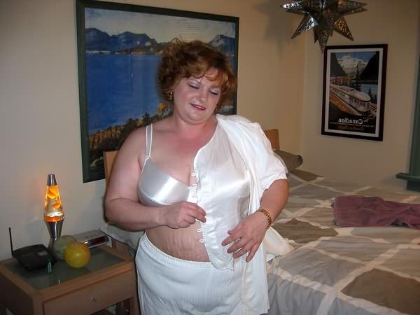 20P Fat giant belly showing body in its room