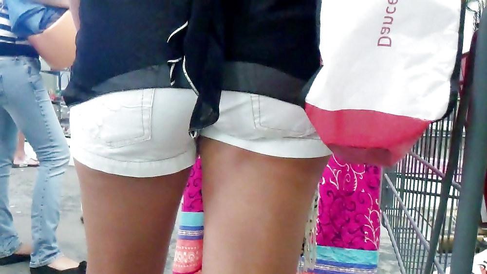25P Beautiful girls butts & ass in jeans 