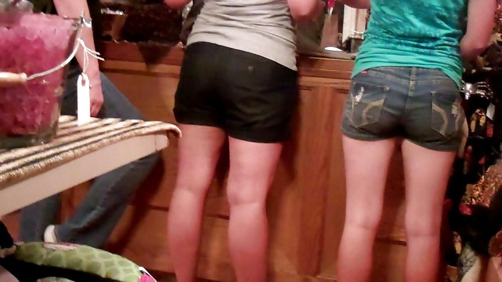 25P Beautiful girls butts & ass in jeans 