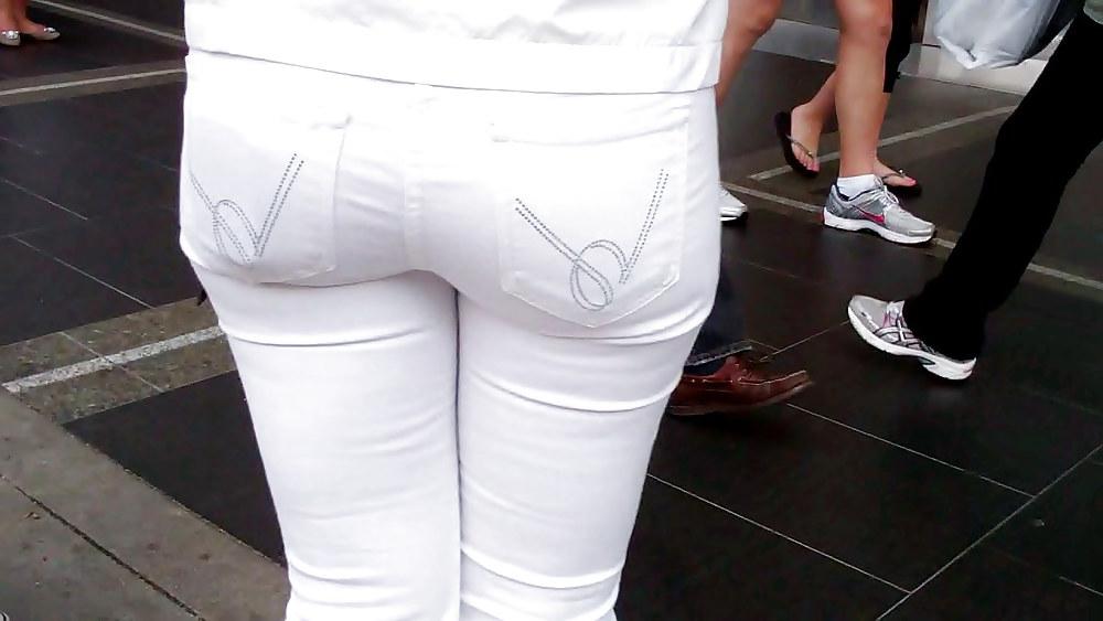 25P Beautiful girls butts & ass in jeans 