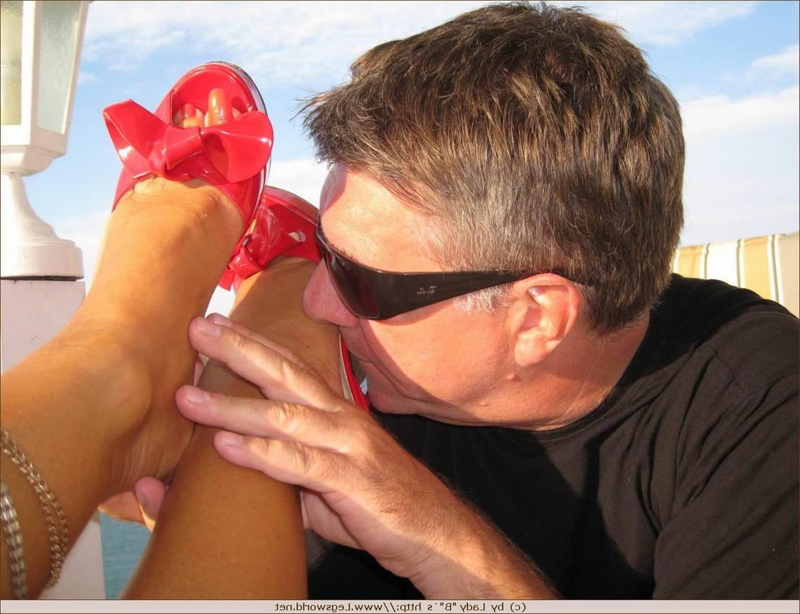 12P Guy removes high heels and sucks yummy toes
