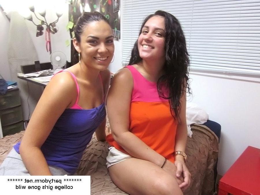 14P College girls gone wild  licking and lesbian fucking in dorm roo