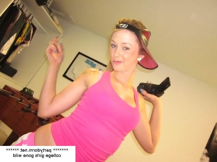 14P College girls gone wild  licking and lesbian fucking in dorm roo