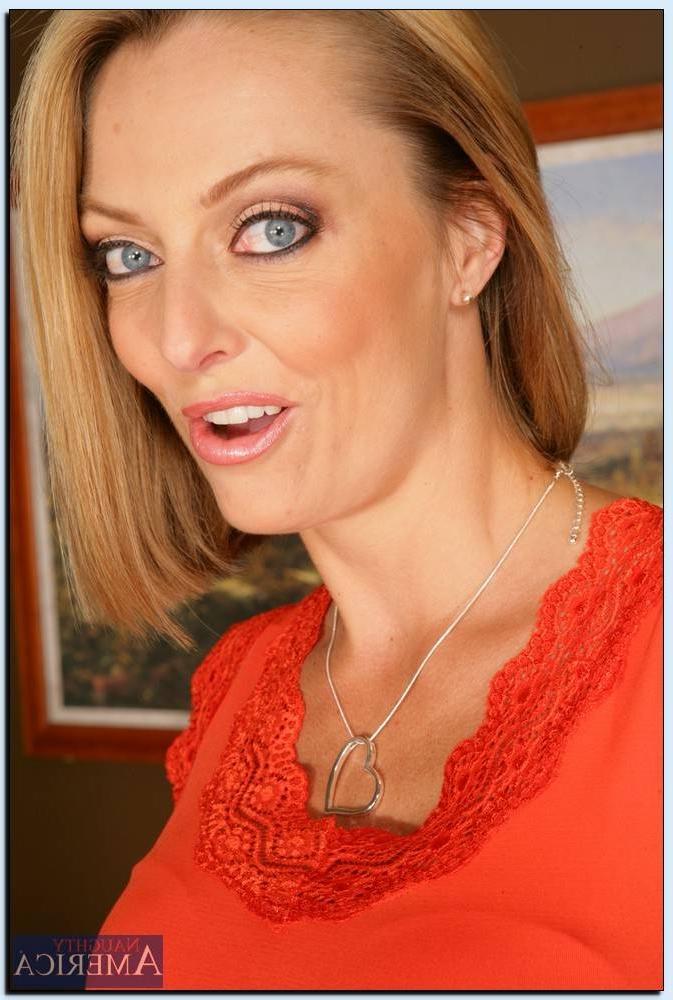 15P Sexy tiny milf lady loves hard fucking
