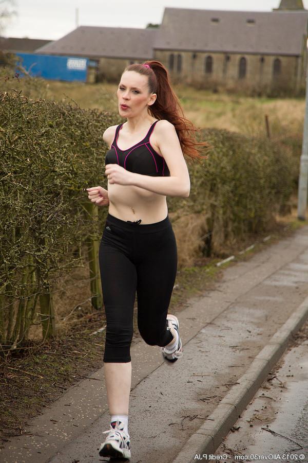 13P after a good run outdoors this milf brings it indoors to stretch pussy