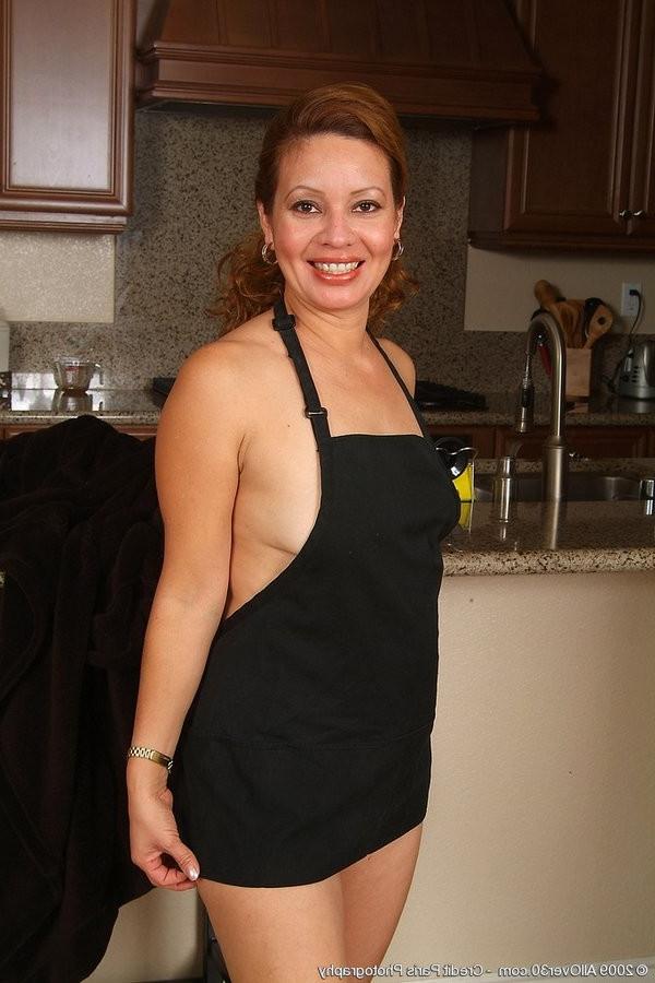 15P Bored Latina Housewife Strips And Spreads Wide On The Counter