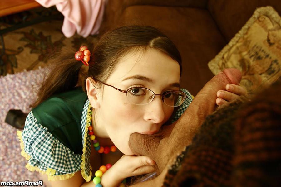 16P Teen bends over and gets an old cock stuffed in her pussy