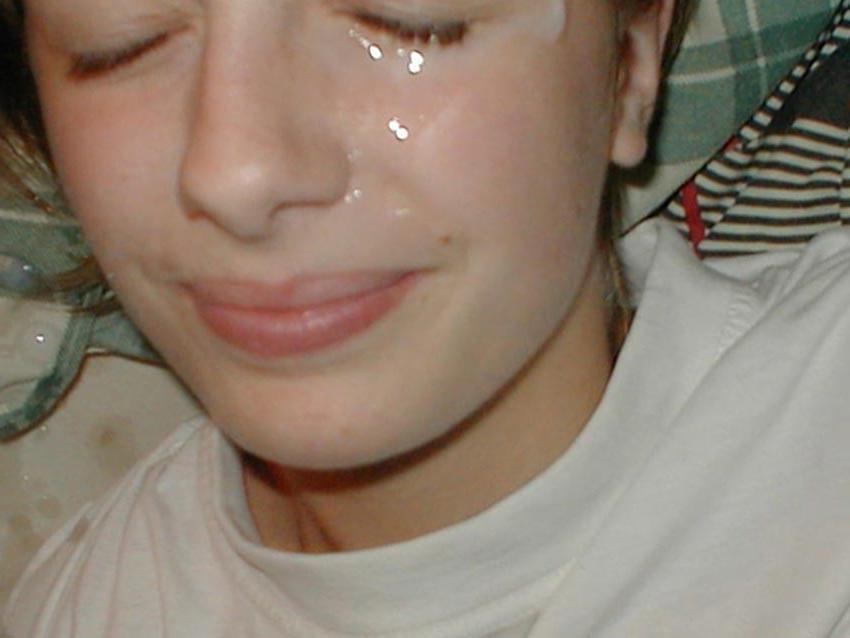 15P Real amateur girlfriends taking facials