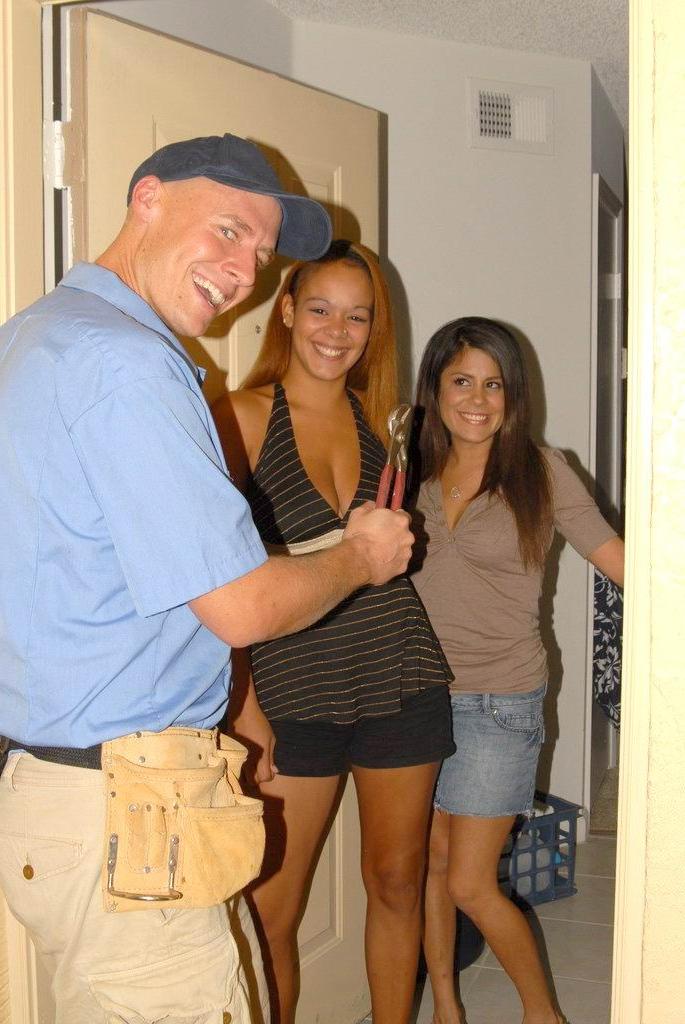 15P Lucky cable guy fucking two sluts