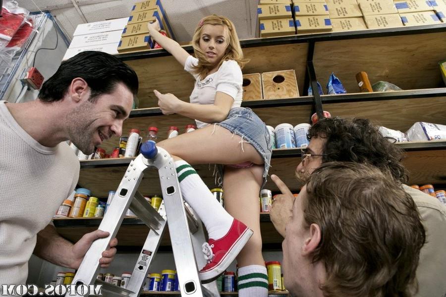 15P Lexi Belle feeds her pussy in a pet shop