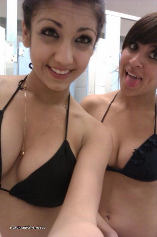 10P Collection of two sexy babes posing in their skimpy bikinis